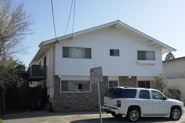 27104 Belvedere Ct in Hayward, CA - Foto de edificio - Building Photo