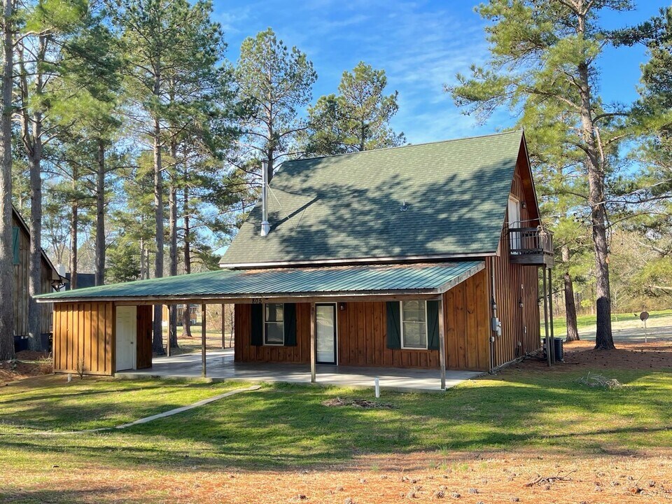 805 Chaptico Rd in South Hill, VA - Building Photo