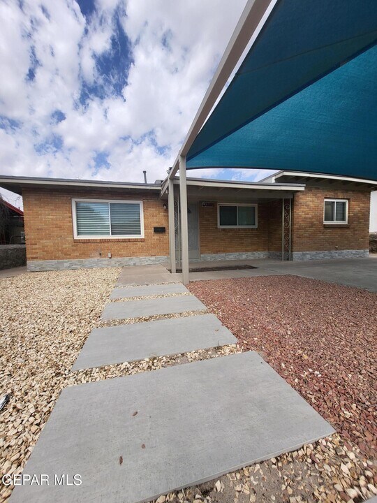 3405 Hixson Street in El Paso, TX - Building Photo