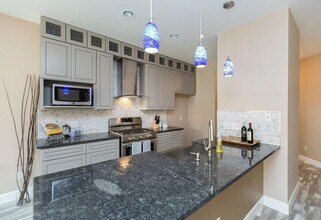 1700 Perez St in Austin, TX - Building Photo - Building Photo