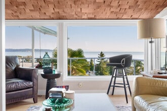 14728 McDonald Ave in White Rock, BC - Building Photo - Building Photo