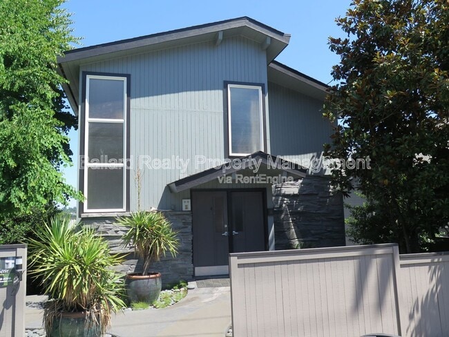 property at 636 W Nickerson St