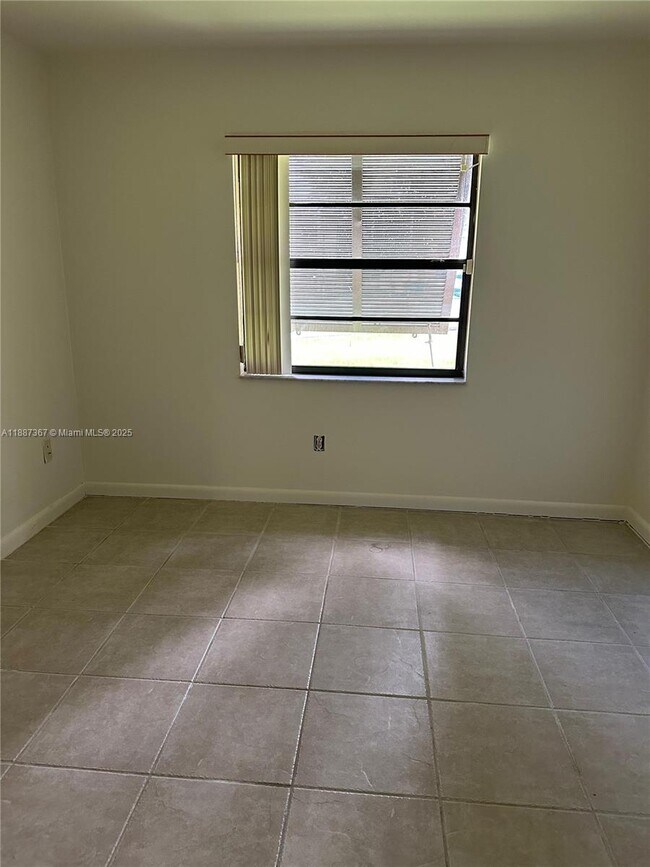 7955 SW 86th St in Miami, FL - Building Photo - Building Photo