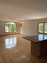 58-25 254th St, Unit 2 in Queens, NY - Foto de edificio - Building Photo