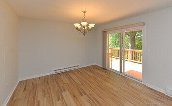 62 Candlewood Lake Rd in Brookfield, CT - Building Photo - Building Photo