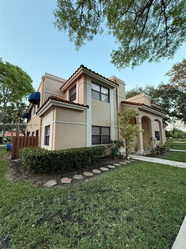 property at 513 Racquet Club Rd