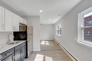 905 E Cliveden St in Philadelphia, PA - Building Photo