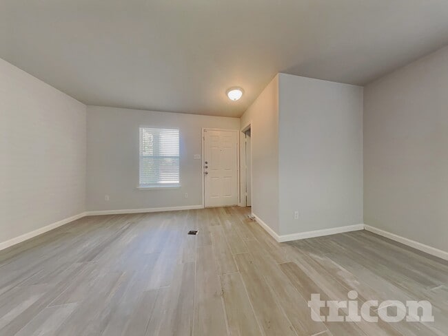 268 Ariel Ln in Wilmer, TX - Foto de edificio - Building Photo