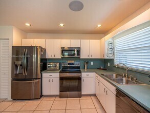 1801 SW 28th Way in Fort Lauderdale, FL - Building Photo - Building Photo