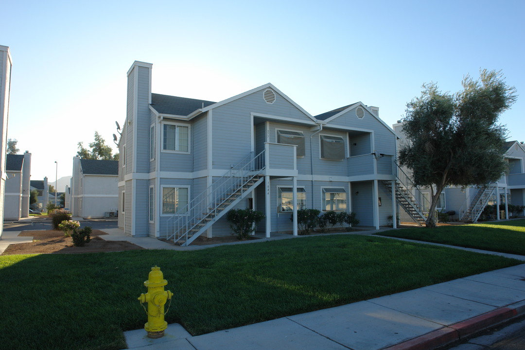 1886 Nebula Dr in Las Vegas, NV - Building Photo