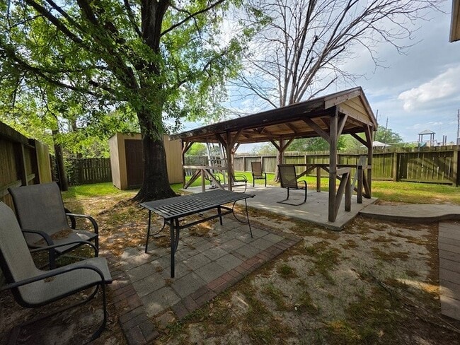 16715 N Mist Dr in Houston, TX - Foto de edificio - Building Photo