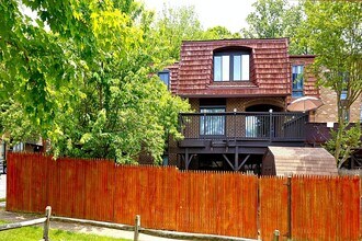 4912 Herkimer St in Annandale, VA - Foto de edificio - Building Photo