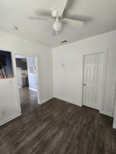 2115 N Raymond Ave, Unit 2117 in Altadena, CA - Foto de edificio - Building Photo