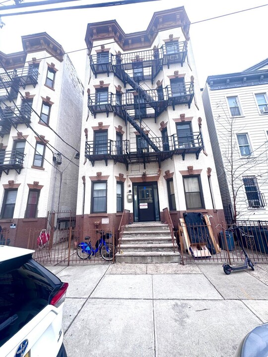 64 Tuers Ave-Unit -2C in Jersey City, NJ - Building Photo