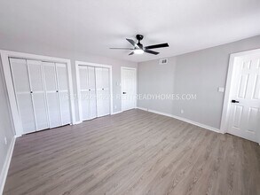 901 S Ripple Creek Dr in Houston, TX - Building Photo - Building Photo