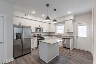 120-B Aviator Cir in Oak Grove, KY - Building Photo
