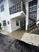 11705 3rd St E, Unit 1 in Treasure Island, FL - Building Photo - Building Photo