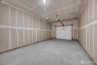 30212 Radford Ct in Monroe Township, NJ - Building Photo - Building Photo