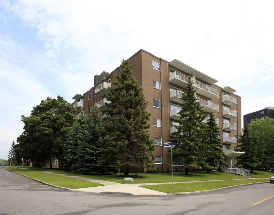 Baltyk Apartments in Toronto, ON - Building Photo