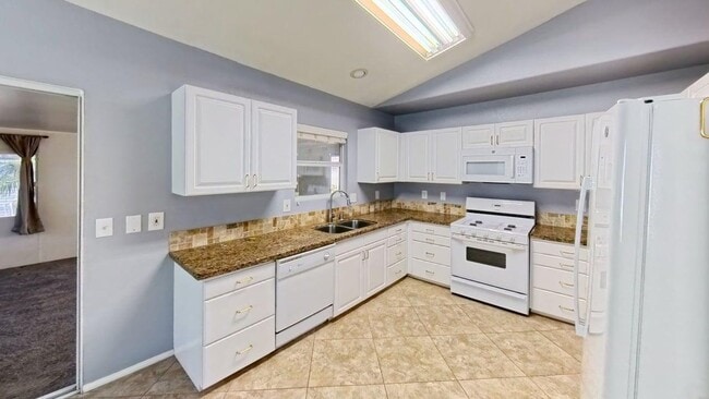 1245 Millie Dr in Hemet, CA - Building Photo - Building Photo