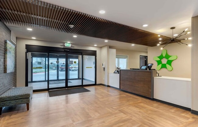 Furnished Studio-Phoenix - Chandler - Airport in Chandler, AZ - Foto de edificio - Building Photo