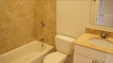 4749 N Sheridan Rd, Unit 3r in Chicago, IL - Building Photo - Building Photo