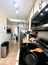 270 Layne Blvd in Hallandale Beach, FL - Foto de edificio - Building Photo