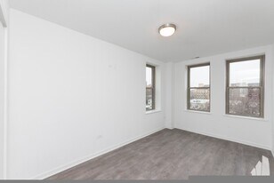 941 W Winona St in Chicago, IL - Building Photo