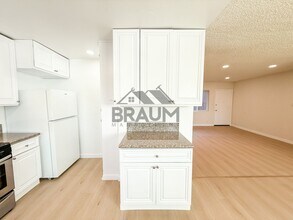 13129 Oxnard St in Los Angeles, CA - Foto de edificio - Building Photo