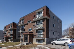 385 Robin Boul in Laval, QC - Building Photo