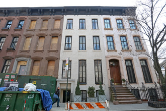 212 W 11th St in New York, NY - Building Photo - Building Photo