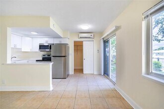 391 SE 19th Ave in Pompano Beach, FL - Building Photo - Building Photo