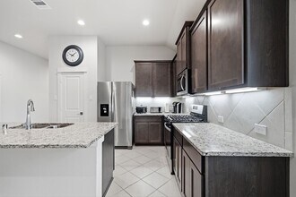 2434 Abbot Brk Dr in Iowa Colony, TX - Building Photo - Building Photo