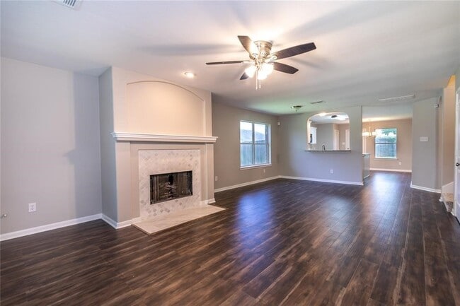 8315 Sycamore Ln in Baytown, TX - Building Photo - Building Photo