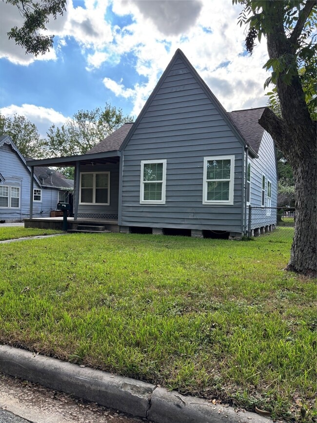 property at 917 N Gaillard St