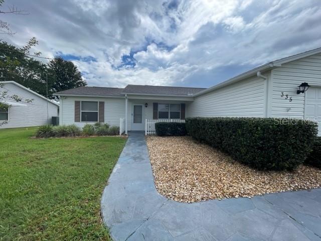 335 San Marino Dr in Lady Lake, FL - Building Photo