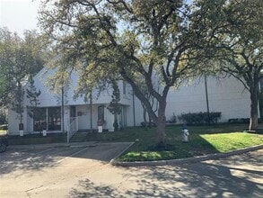 5840 Spring Valley Rd in Dallas, TX - Building Photo - Building Photo