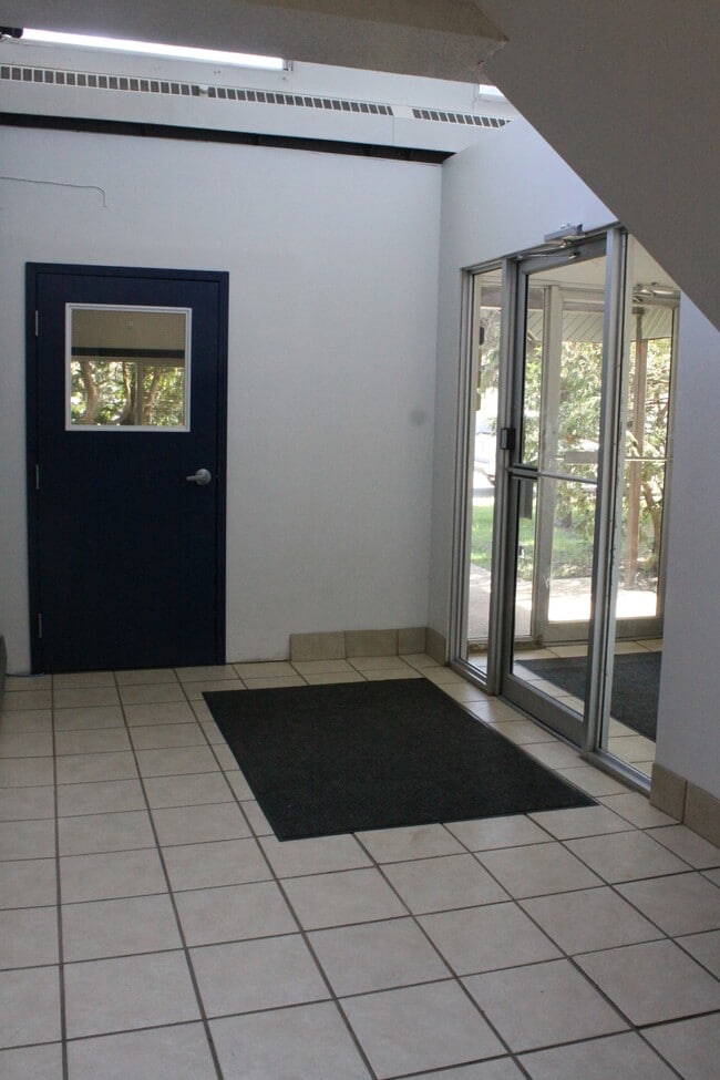 5310-5346 46 St in Vegreville, AB - Building Photo - Building Photo