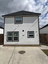7412 Pond St in Houston, TX - Building Photo