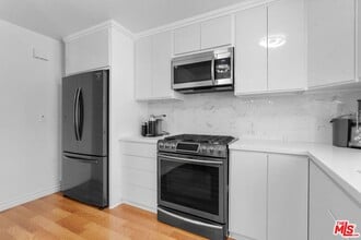 5255 Coldwater Canyon Ave in Los Angeles, CA - Building Photo - Building Photo