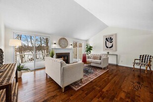 46 Creek Ridge in Pittsford, NY - Building Photo