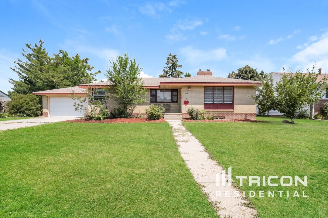 625 W 11th St in Loveland, CO - Foto de edificio