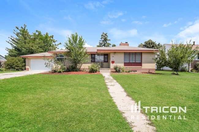 property at 625 W 11th St