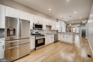 2115 Homewood Ave in Baltimore, MD - Building Photo