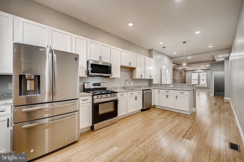 2115 Homewood Ave in Baltimore, MD - Building Photo