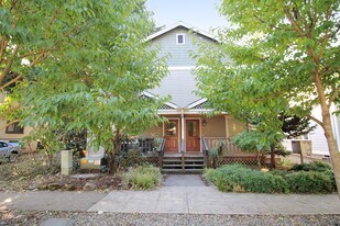 46 NE Sacramento St in Portland, OR - Building Photo