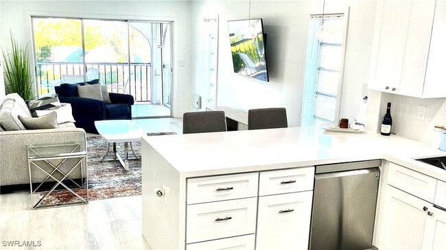 2 High Point Cir W in Naples, FL - Building Photo - Building Photo