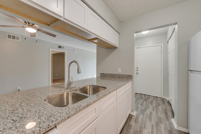 ROCHELLE PLACE in Irving, TX - Building Photo - Building Photo