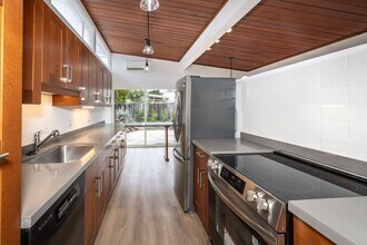 994 Van Auken Cir in Palo Alto, CA - Building Photo - Building Photo