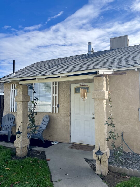 42012 Road 52, Unit 1-Bedroom Mother-In-Law U in Reedley, CA - Foto de edificio